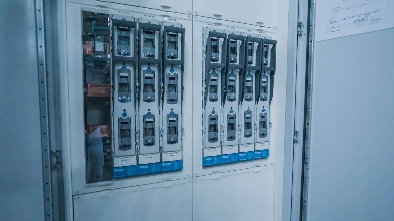 Industrie-Elektroinstallation im Reifenrunderneuerungswerk Reiff in Reutlingen
